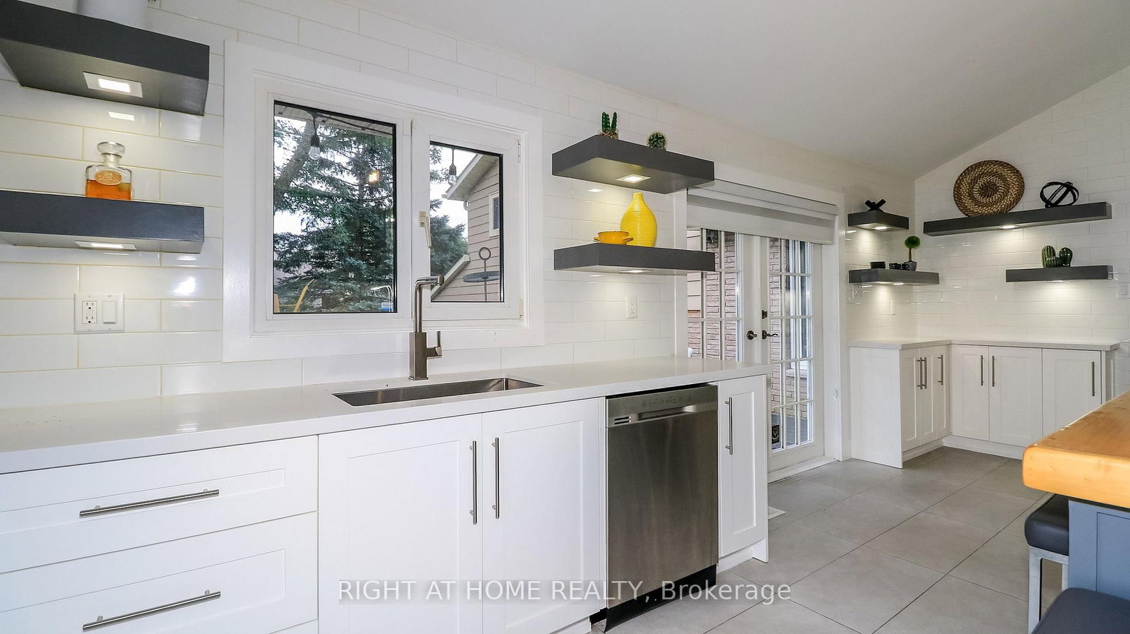8 Sunset Street • East Gwillimbury, ON photo 40