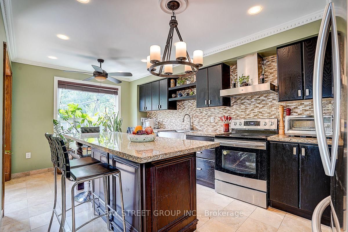 304 Charlton Avenue • Vaughan, ON photo 4