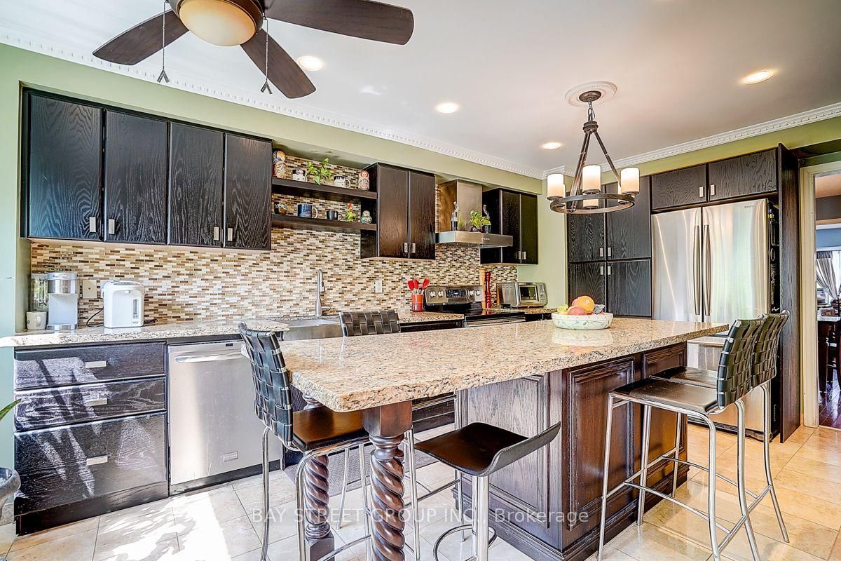304 Charlton Avenue • Vaughan, ON photo 5