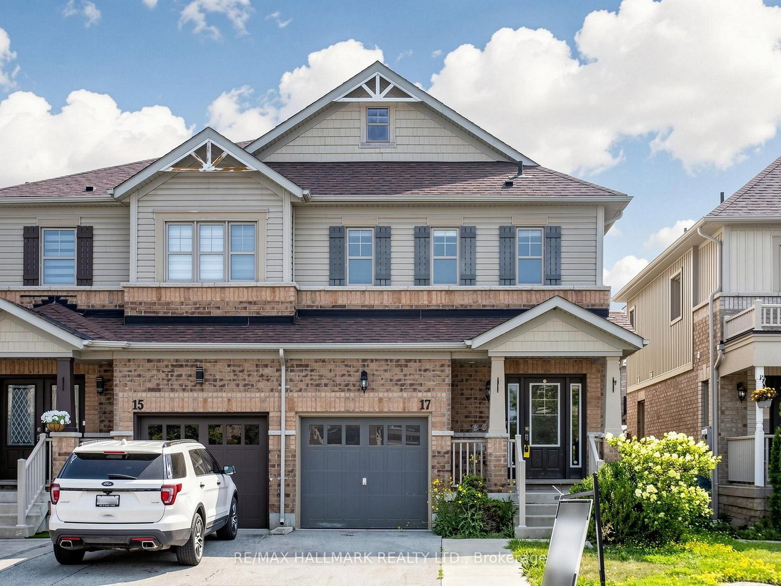 17 Hoard Avenue S • New Tecumseth, ON photo 1