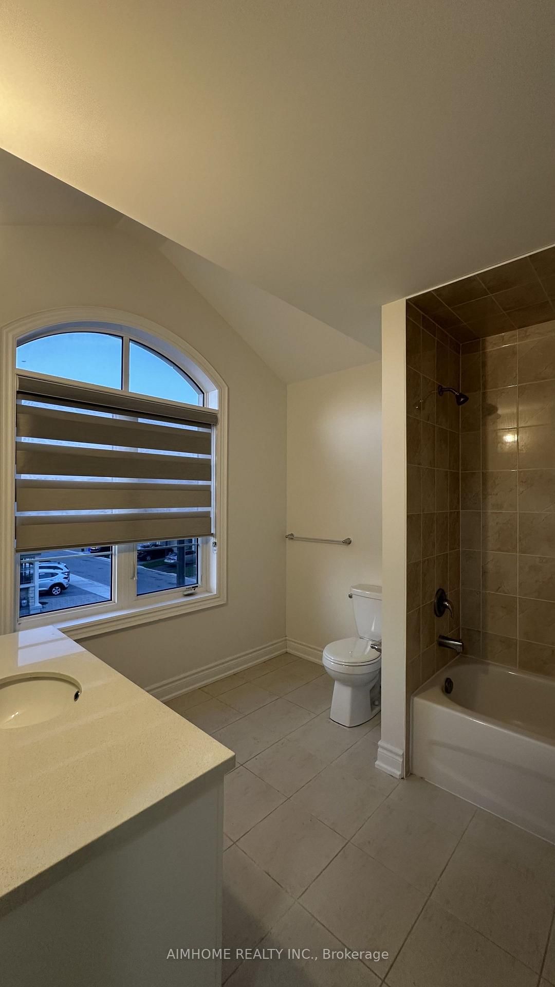 52 Liam Lane • Markham, ON photo 9