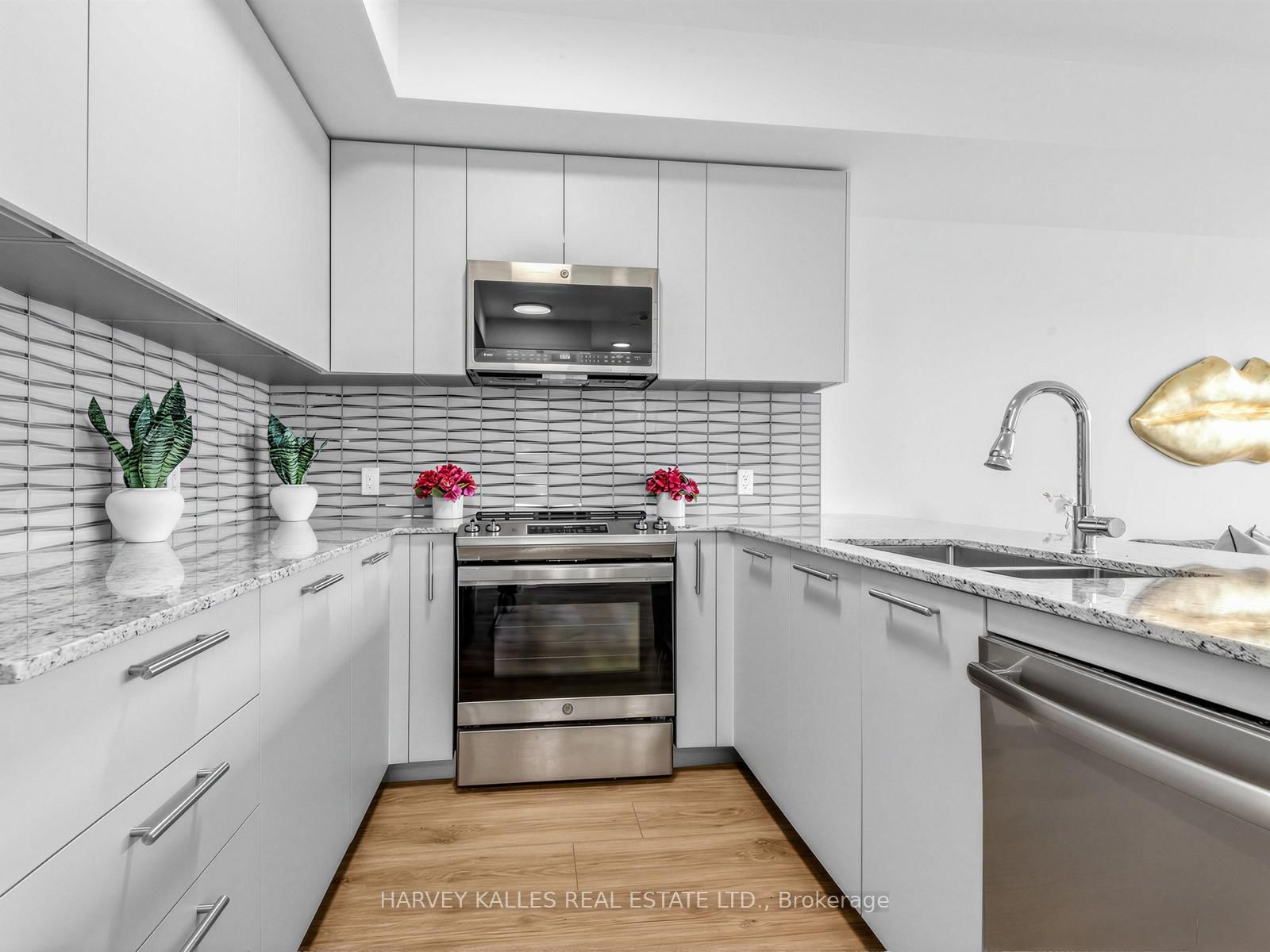 101 Cathedral High Street • #329 • Markham, ON photo 5
