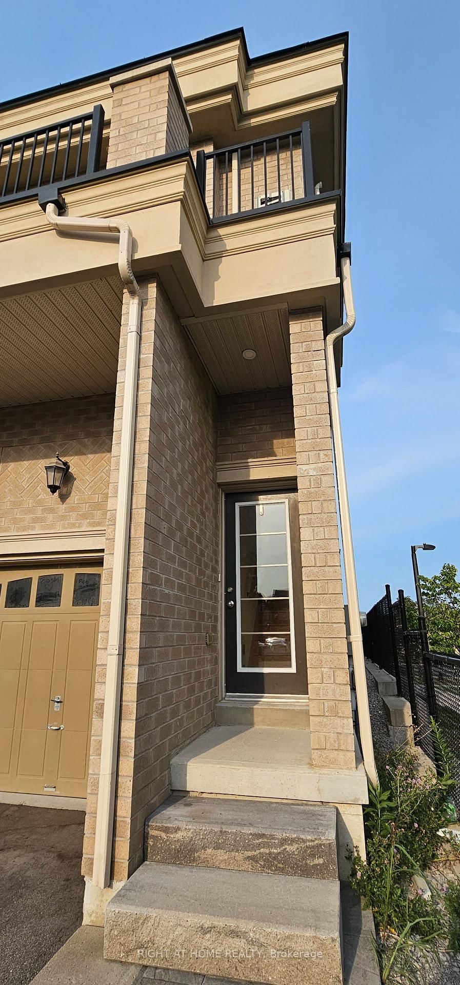 Upper - 9430 Bayview Avenue 2