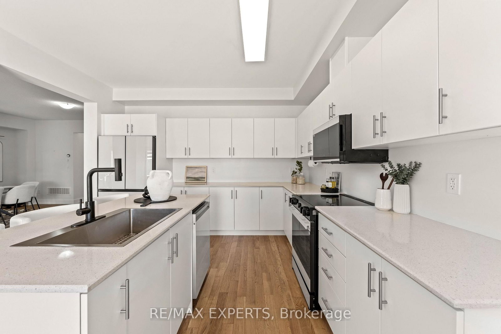 10 Lawrence D. Pridham Avenue • New Tecumseth, ON photo 11