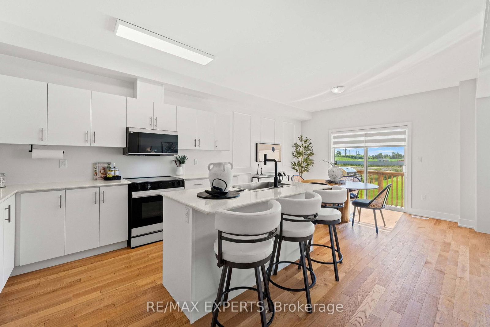10 Lawrence D. Pridham Avenue • New Tecumseth, ON photo 9