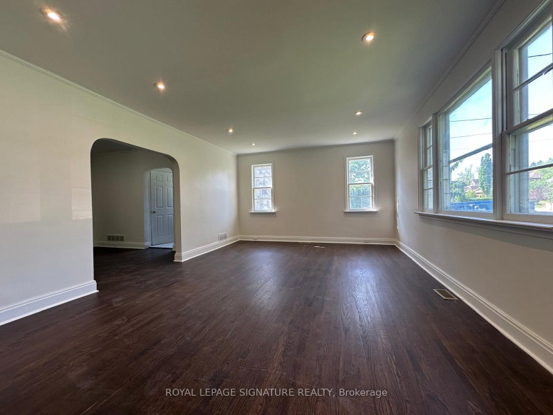 21 Yongeview Avenue