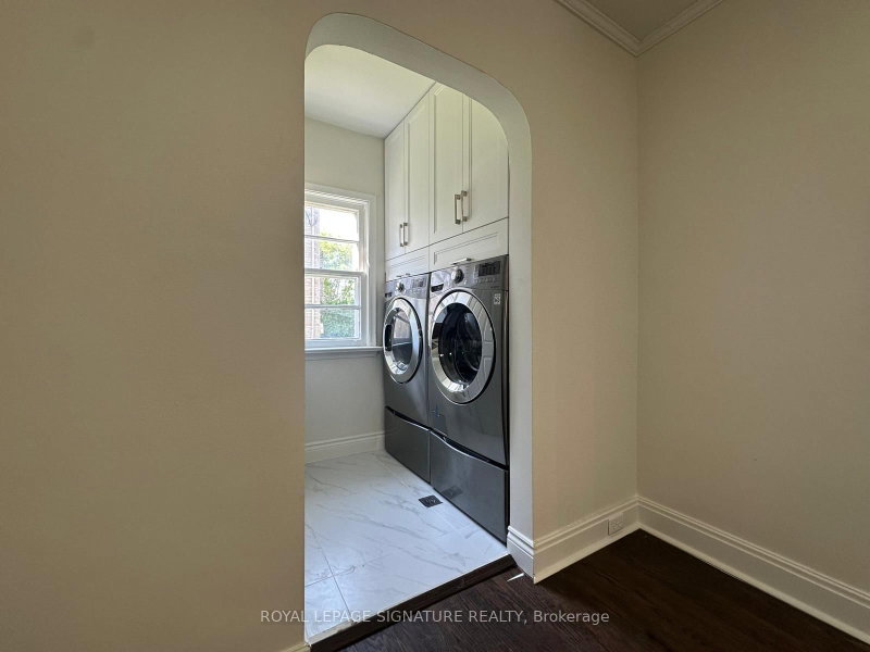21 Yongeview Avenue