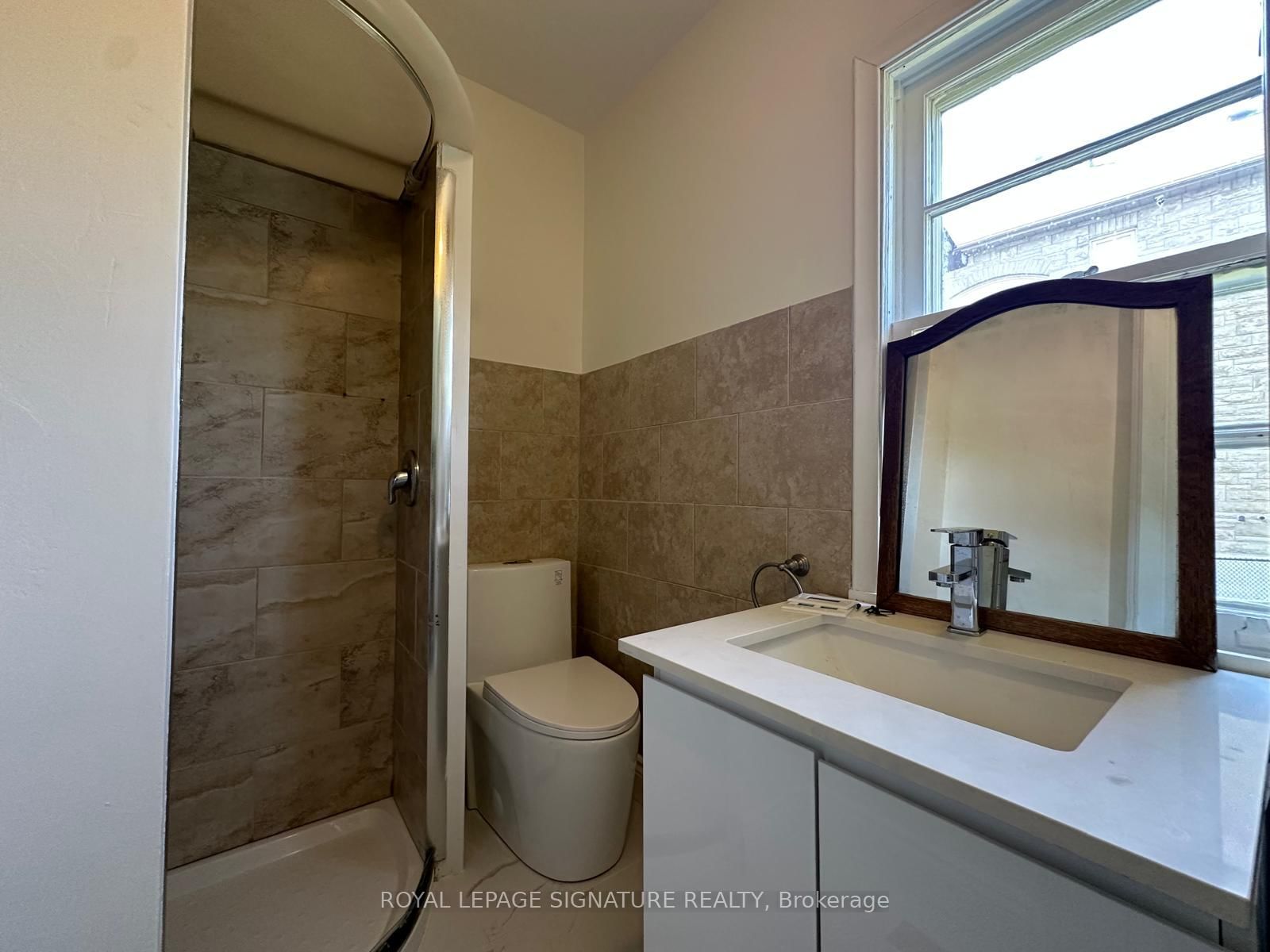 21 Yongeview Avenue, Richmond Hill 4