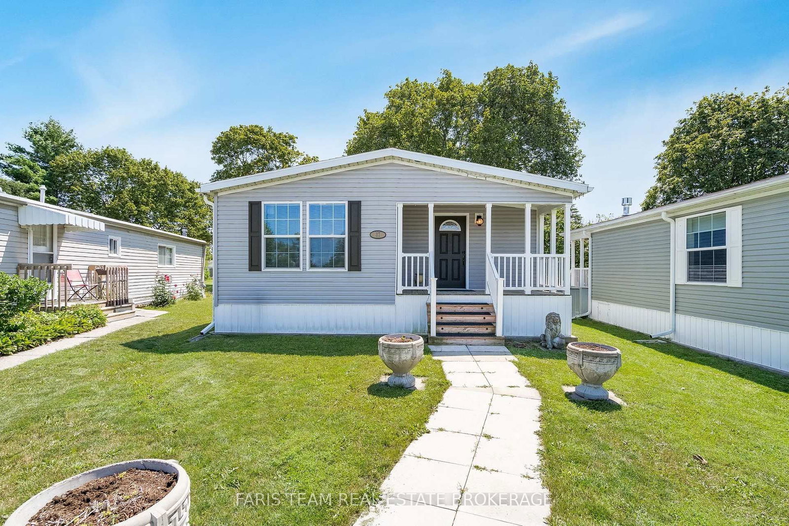 37 Hawthorne Drive • Innisfil, ON photo 2