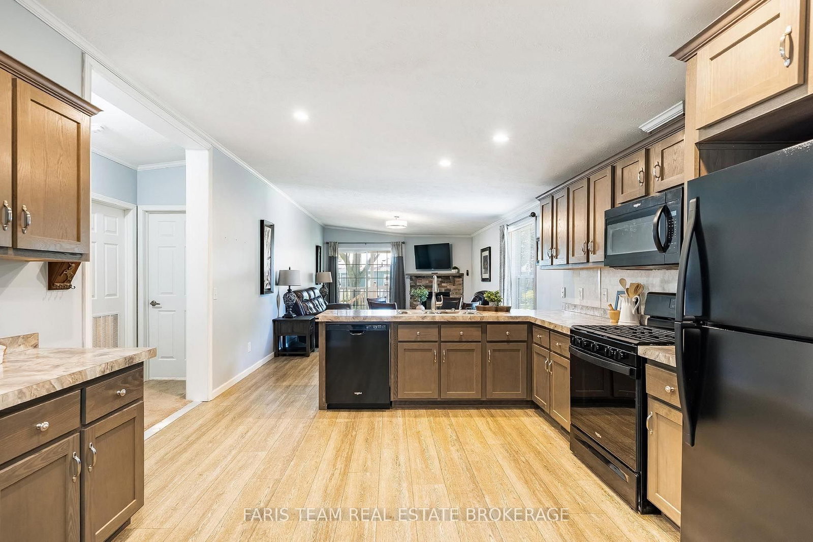37 Hawthorne Drive • Innisfil, ON photo 5