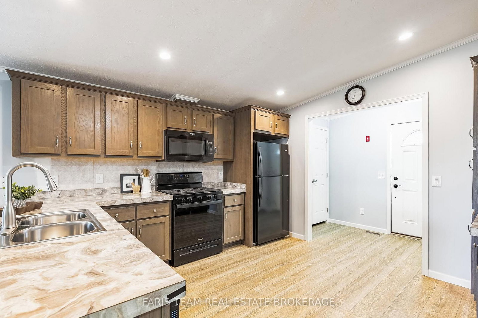 37 Hawthorne Drive • Innisfil, ON photo 8