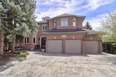 70 Graydon Crescent • Richmond Hill, ON photo 2