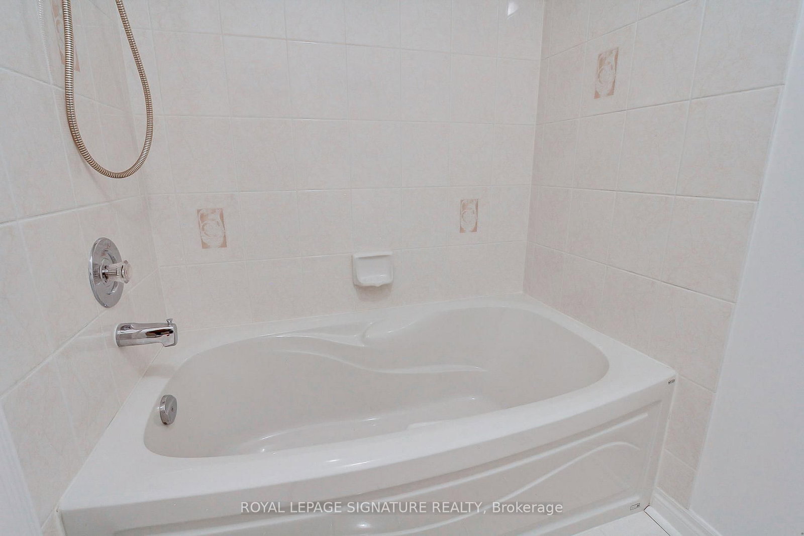 70 Graydon Crescent • Richmond Hill, ON photo 9