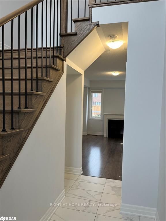 57 BANK Street, Essa 3