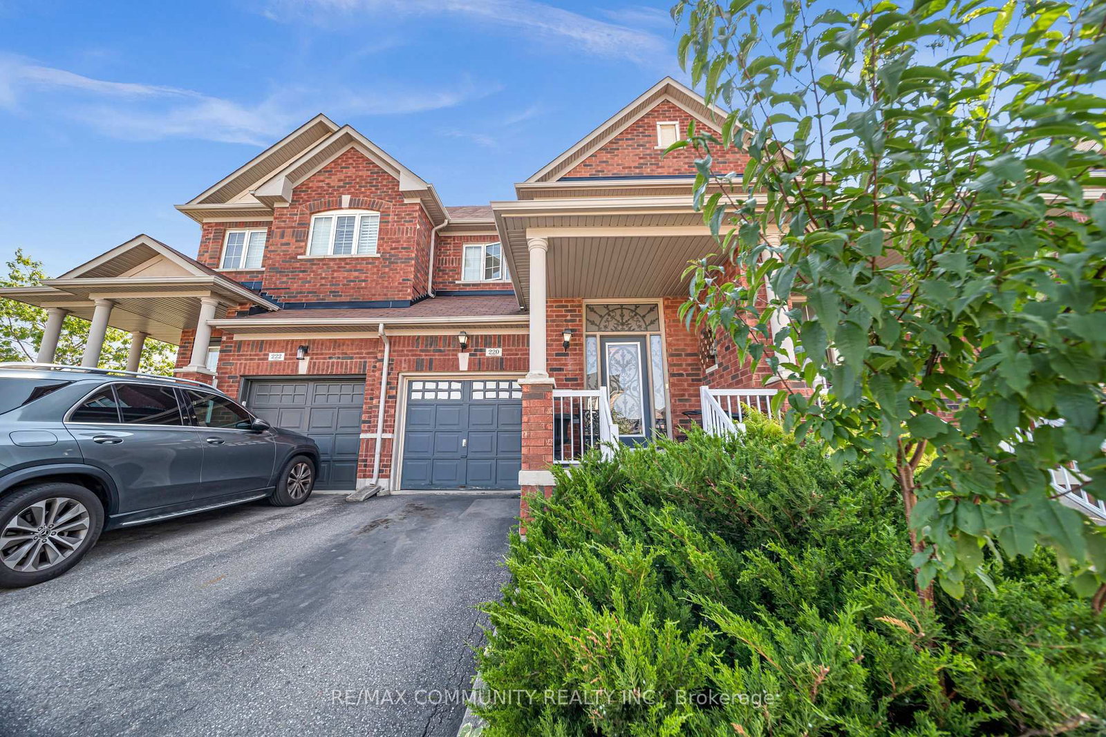 220 Lageer Drive • Whitchurch-Stouffville, ON photo 2