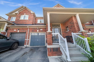 220 Lageer Drive • Whitchurch-Stouffville, ON photo 4