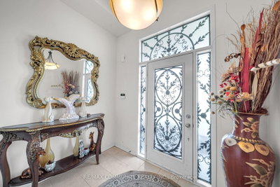 220 Lageer Drive • Whitchurch-Stouffville, ON photo 6