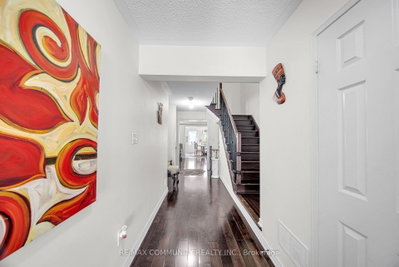 220 Lageer Drive • Whitchurch-Stouffville, ON photo 7