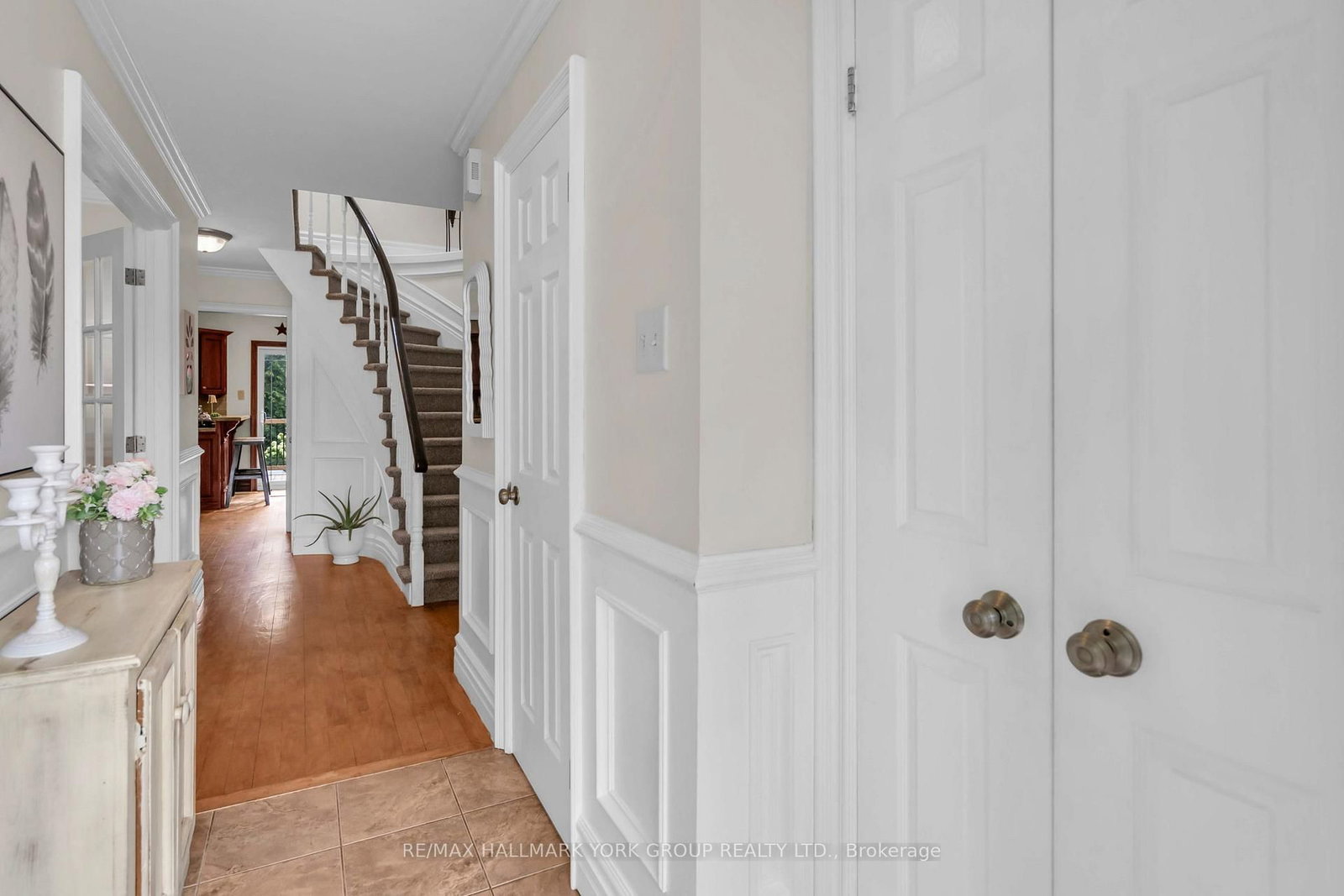 606 Haines Road • Newmarket, ON photo 4