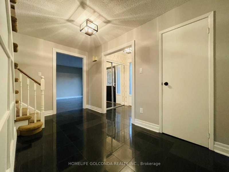 Upper level - 909 Ferndale Crescent