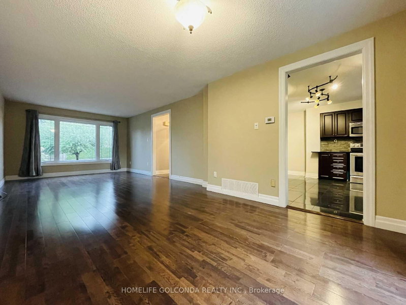 Upper level - 909 Ferndale Crescent