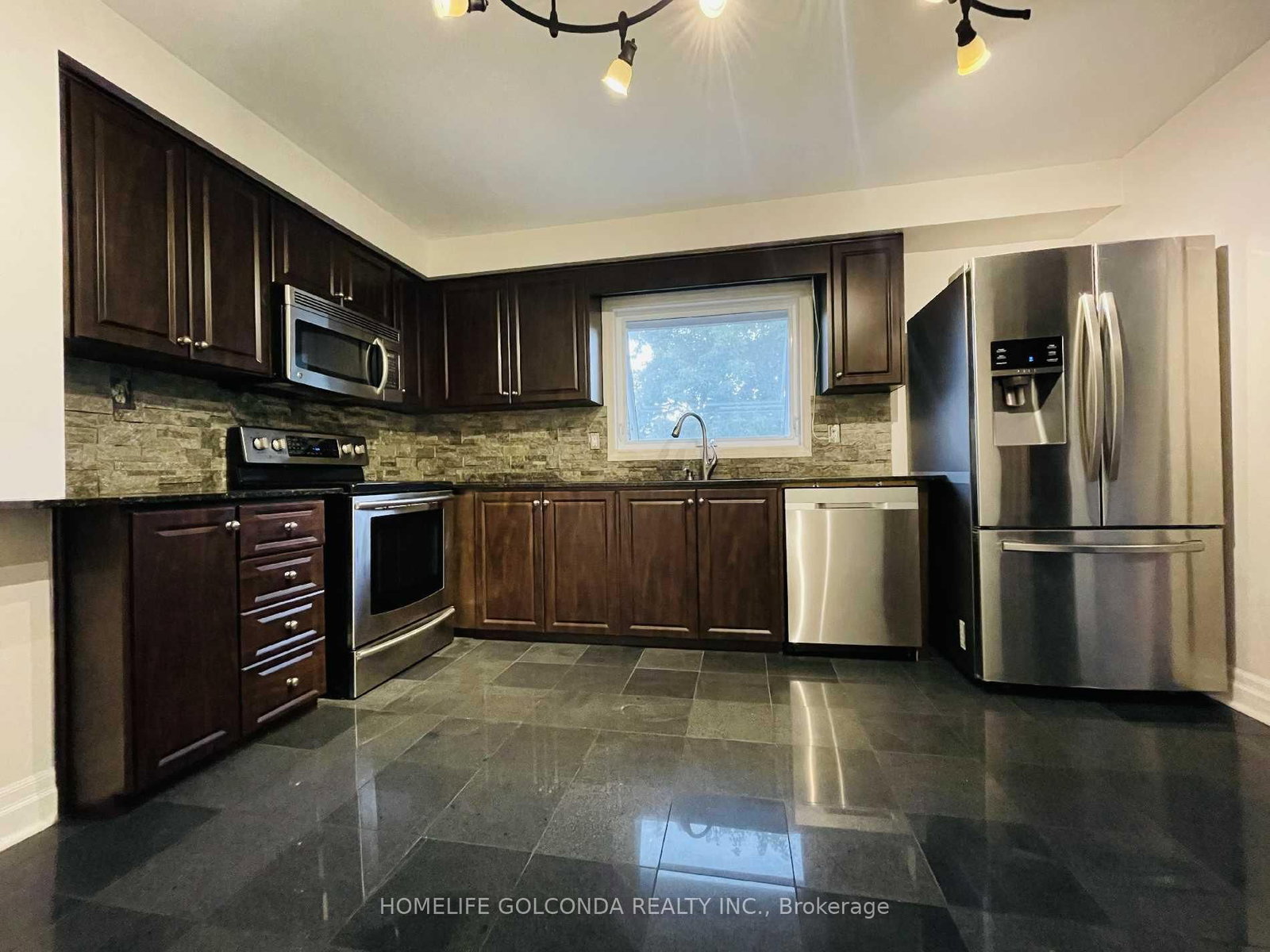 Upper level - 909 Ferndale Crescent, Newmarket 5