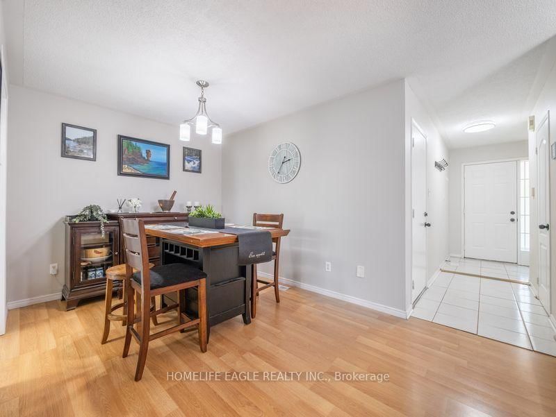 479 Heddle Crescent • Newmarket, ON photo 6