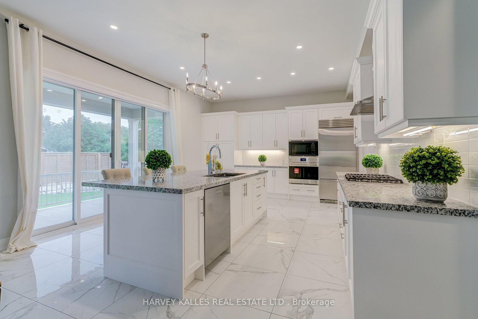 6 Dennis Reed Court • Aurora, ON photo 14