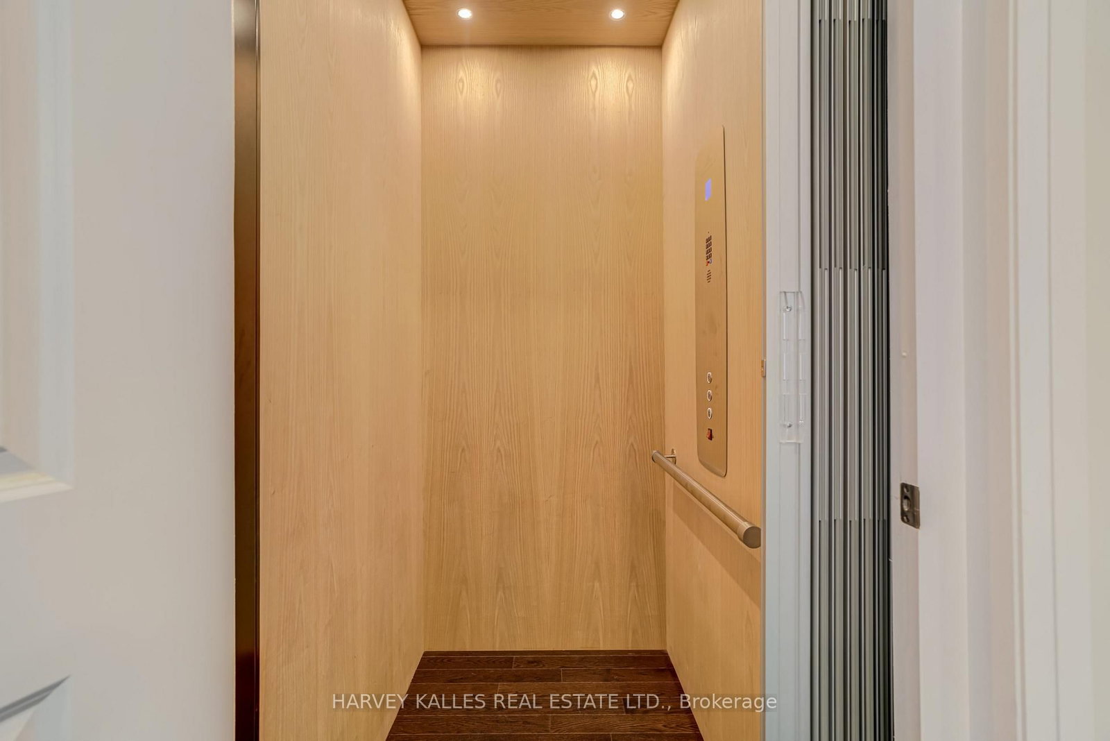 6 Dennis Reed Court • Aurora, ON photo 22