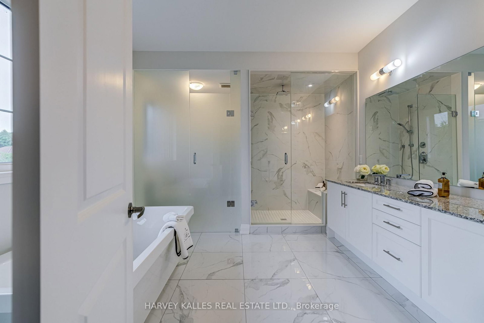 6 Dennis Reed Court • Aurora, ON photo 29