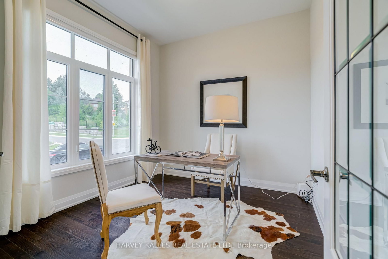 6 Dennis Reed Court • Aurora, ON photo 3