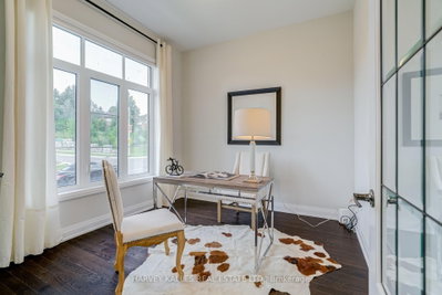 6 Dennis Reed Court • Aurora, ON photo 3