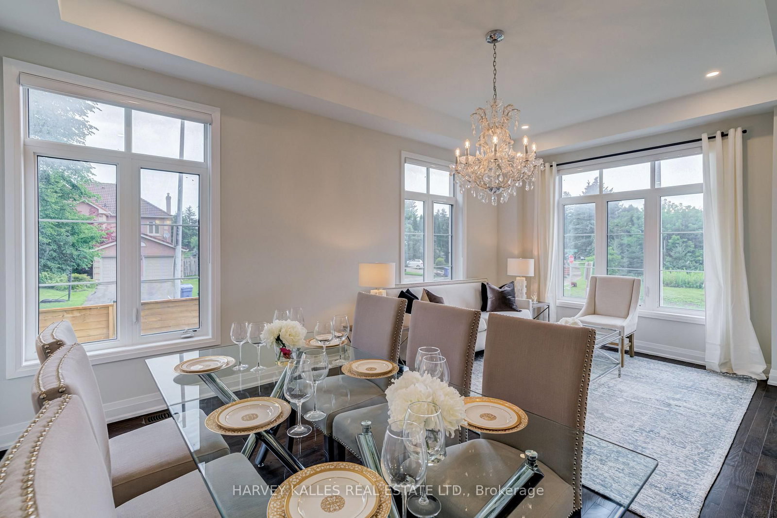 6 Dennis Reed Court • Aurora, ON photo 6