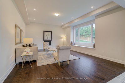 6 Dennis Reed Court • Aurora, ON photo 9