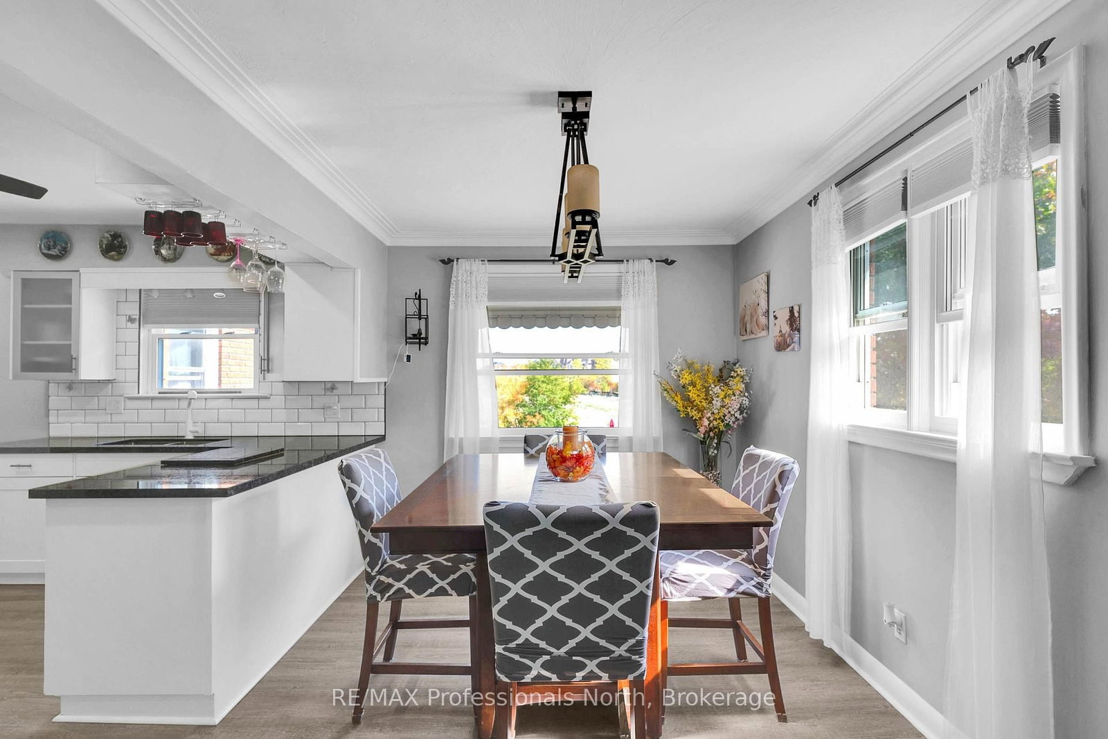 63 The Queensway N • Georgina, ON photo 12