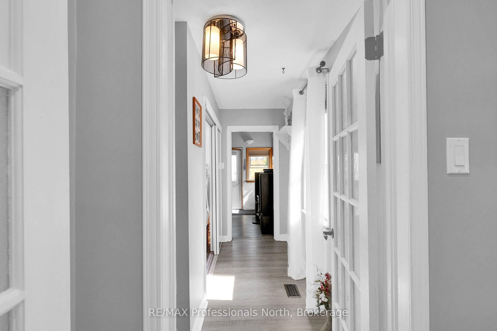 63 The Queensway N • Georgina, ON photo 16