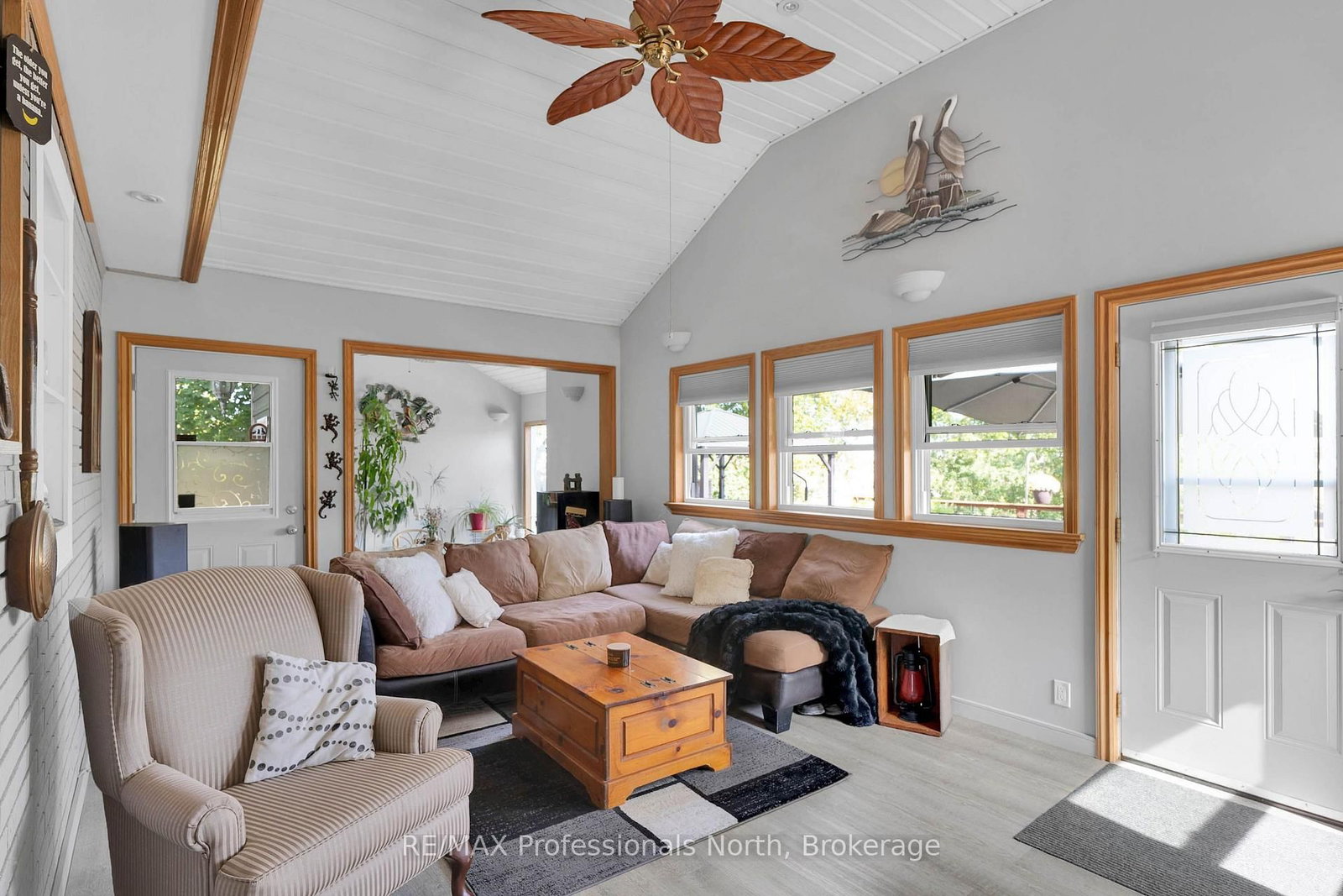 63 The Queensway N • Georgina, ON photo 17