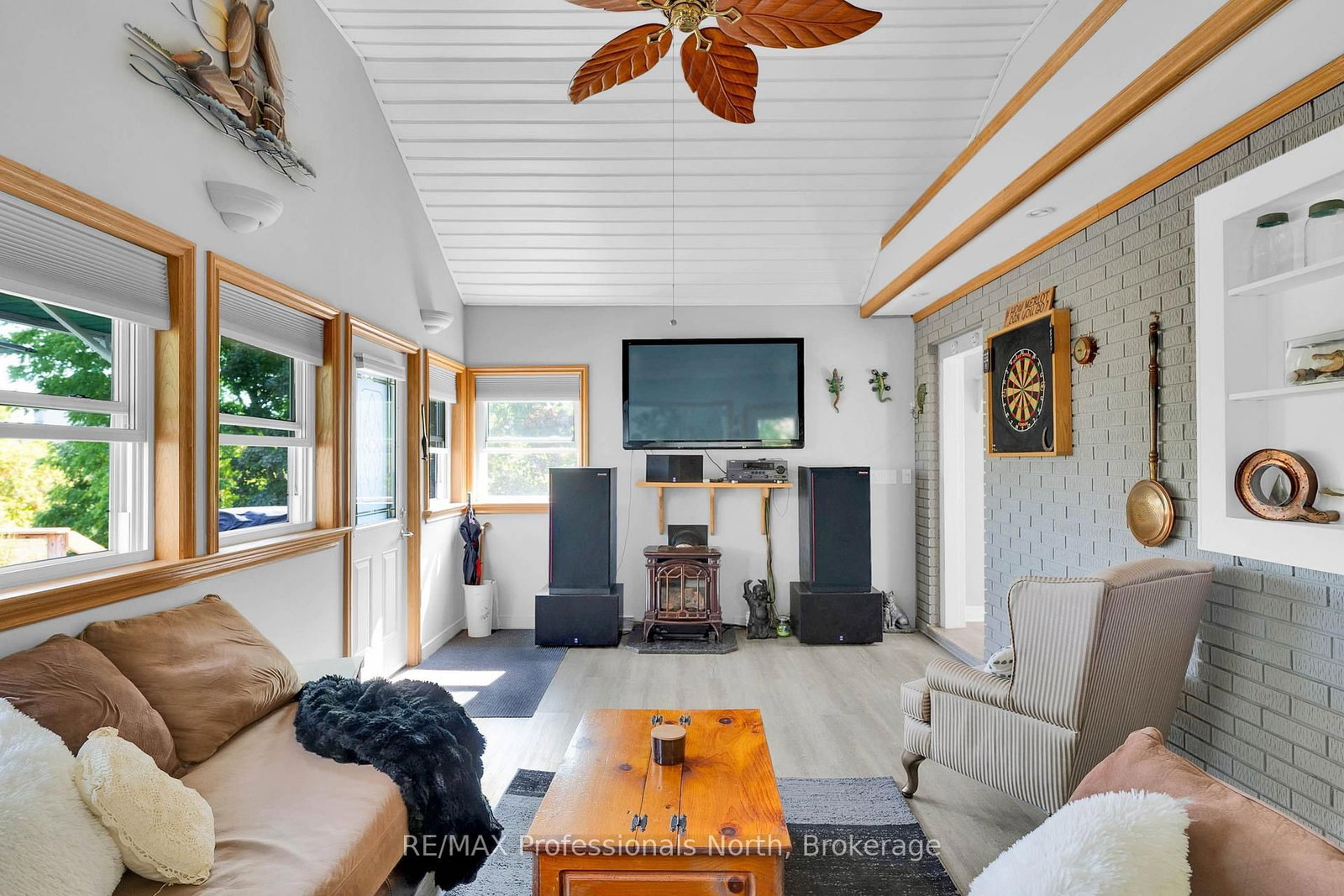 63 The Queensway N • Georgina, ON photo 18
