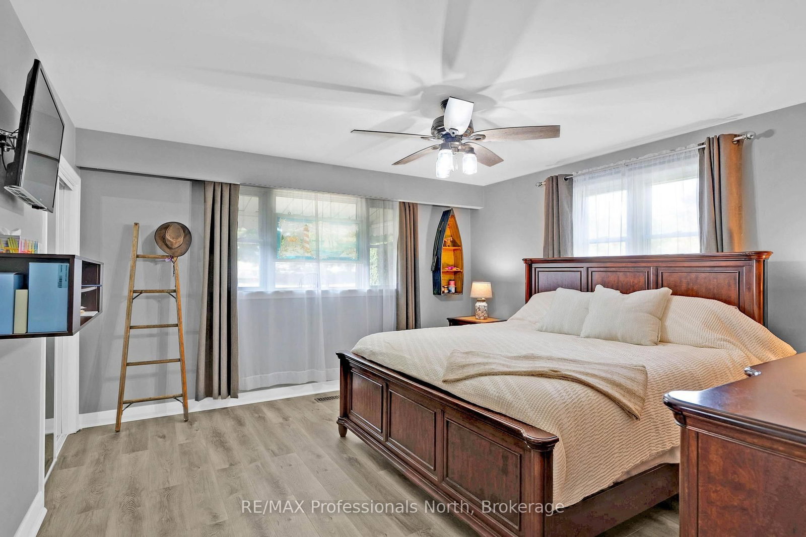 63 The Queensway N • Georgina, ON photo 20