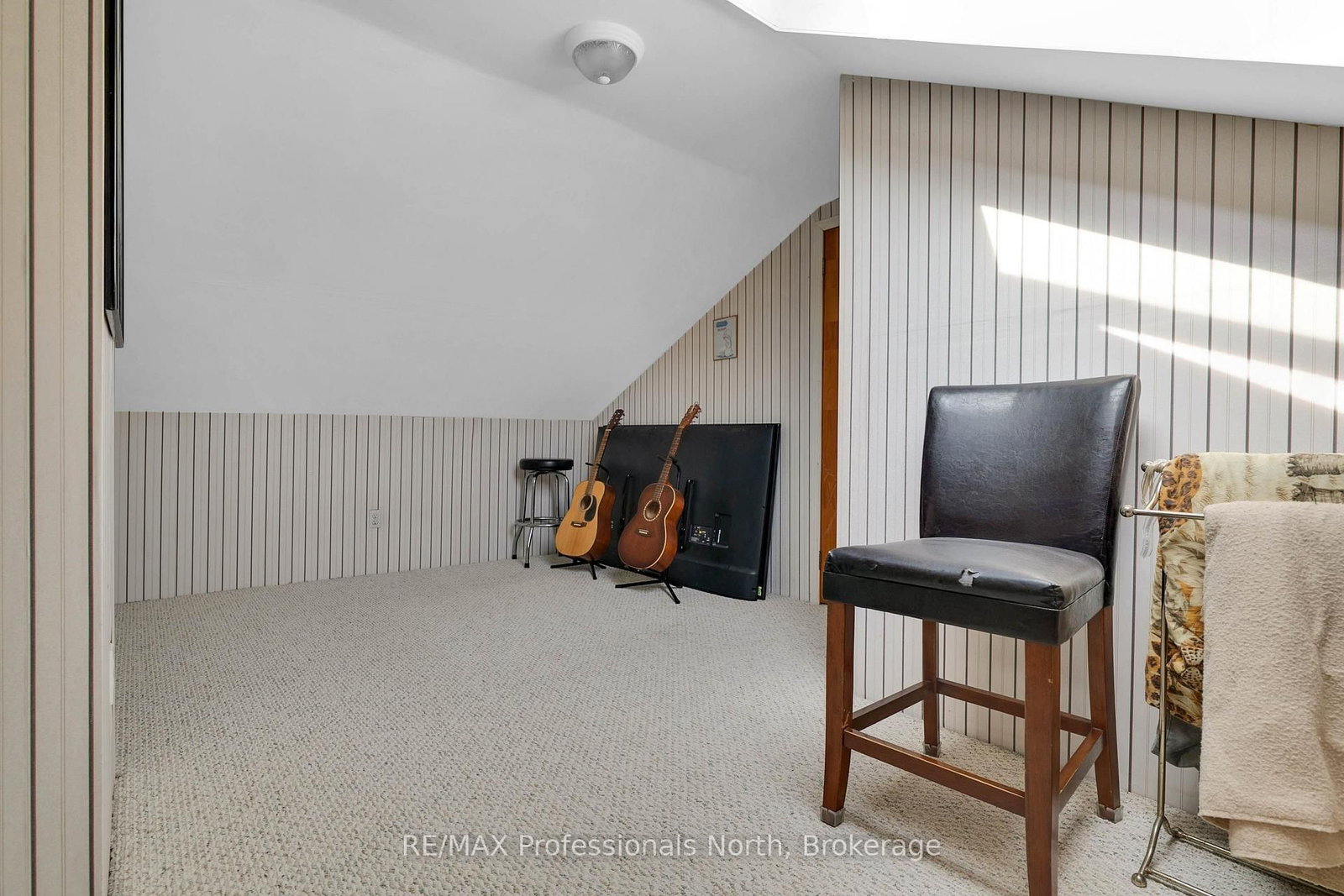 63 The Queensway N • Georgina, ON photo 28
