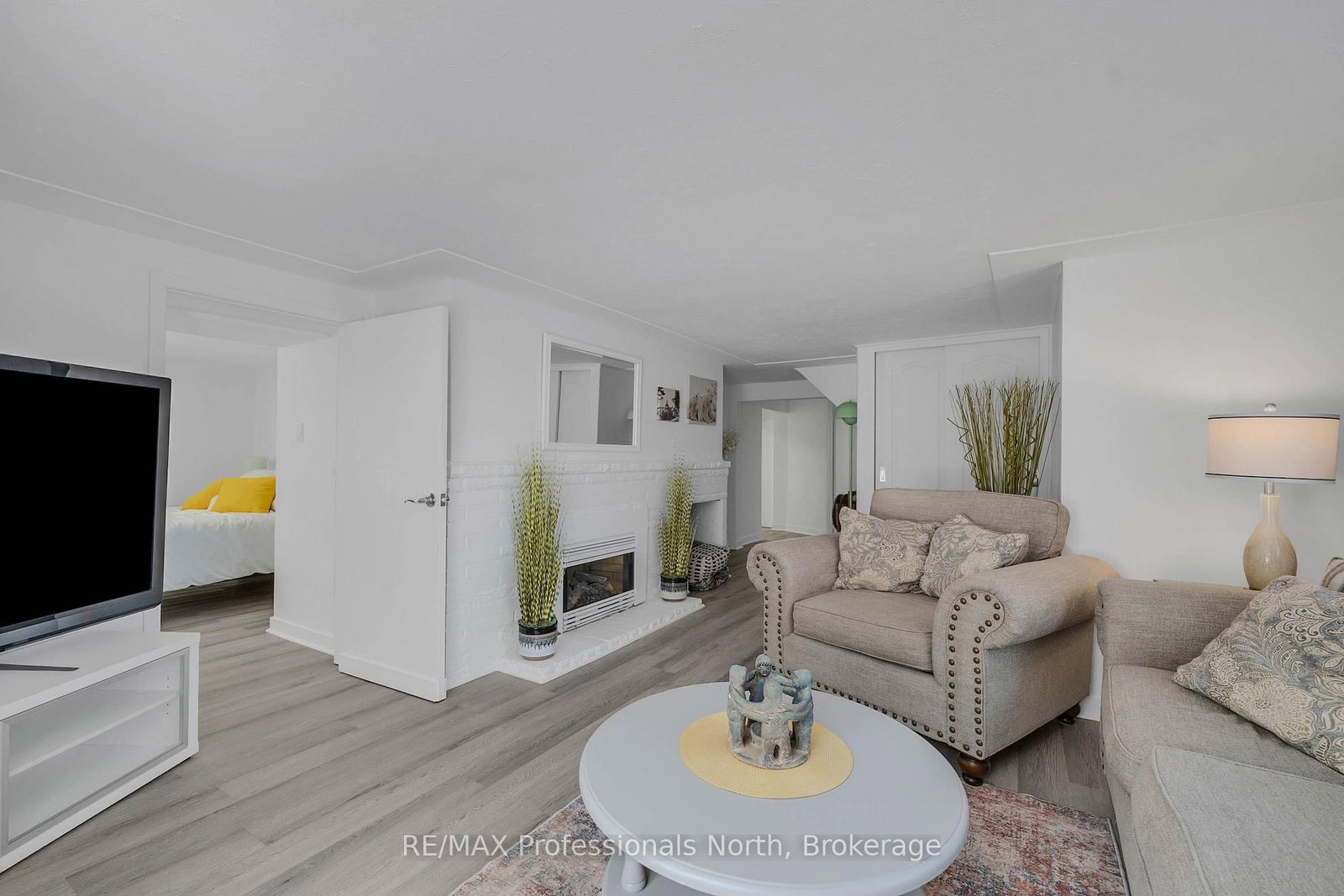 63 The Queensway N • Georgina, ON photo 33