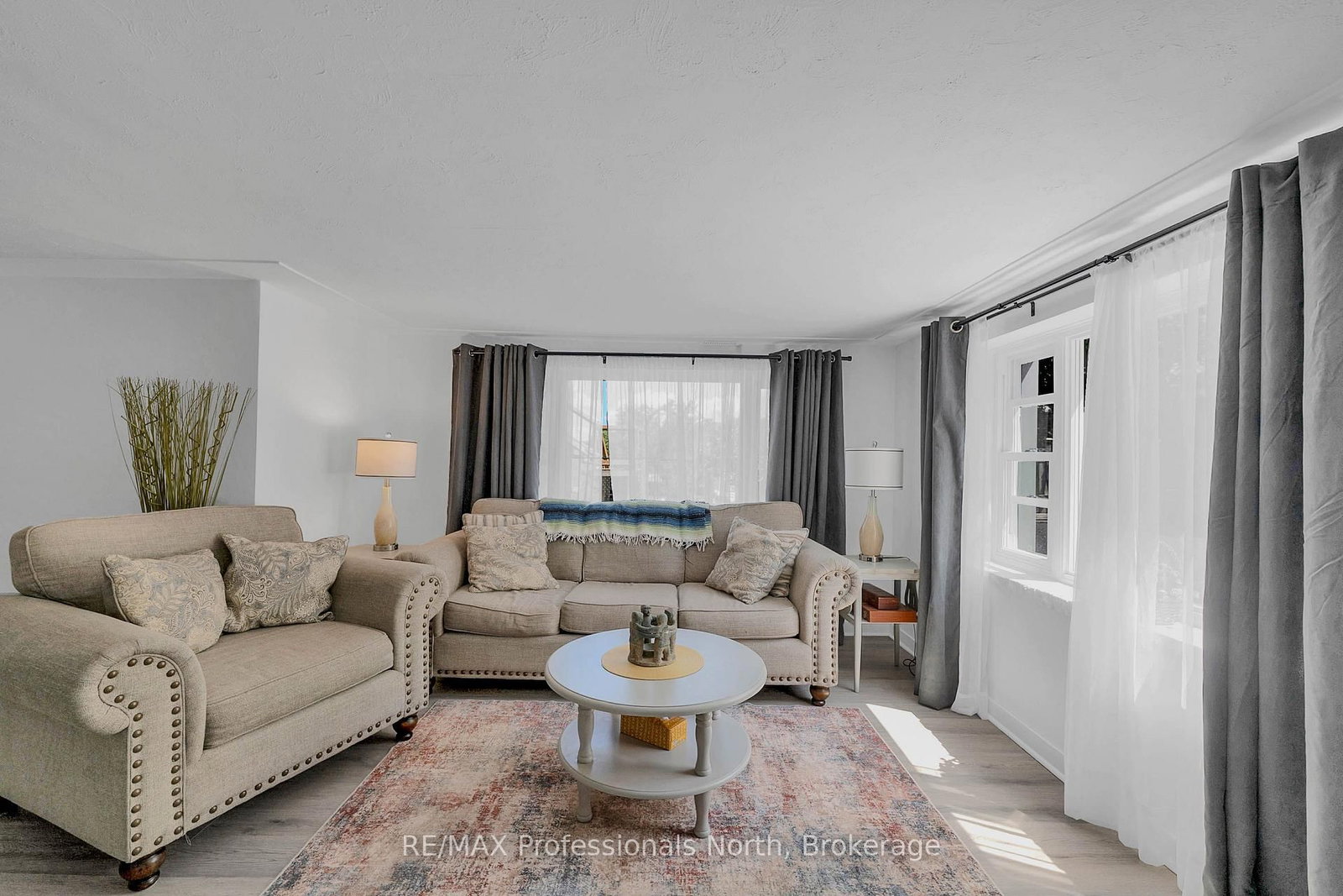 63 The Queensway N • Georgina, ON photo 34