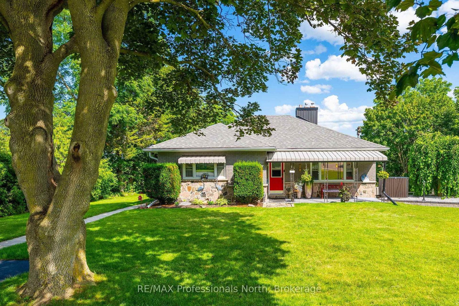 63 The Queensway N • Georgina, ON photo 6