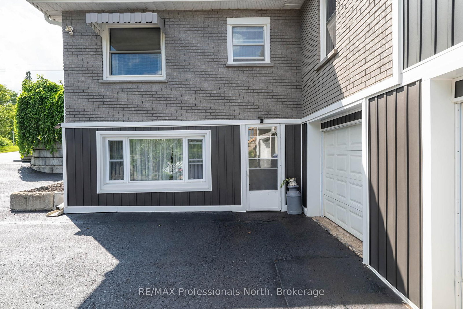 63 The Queensway N • Georgina, ON photo 8