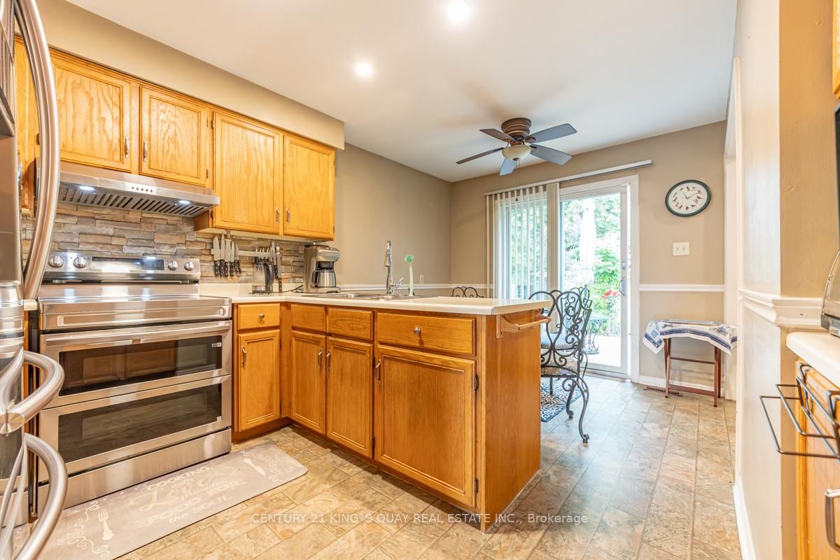40 Stonehill Boulevard • East Gwillimbury, ON photo 11