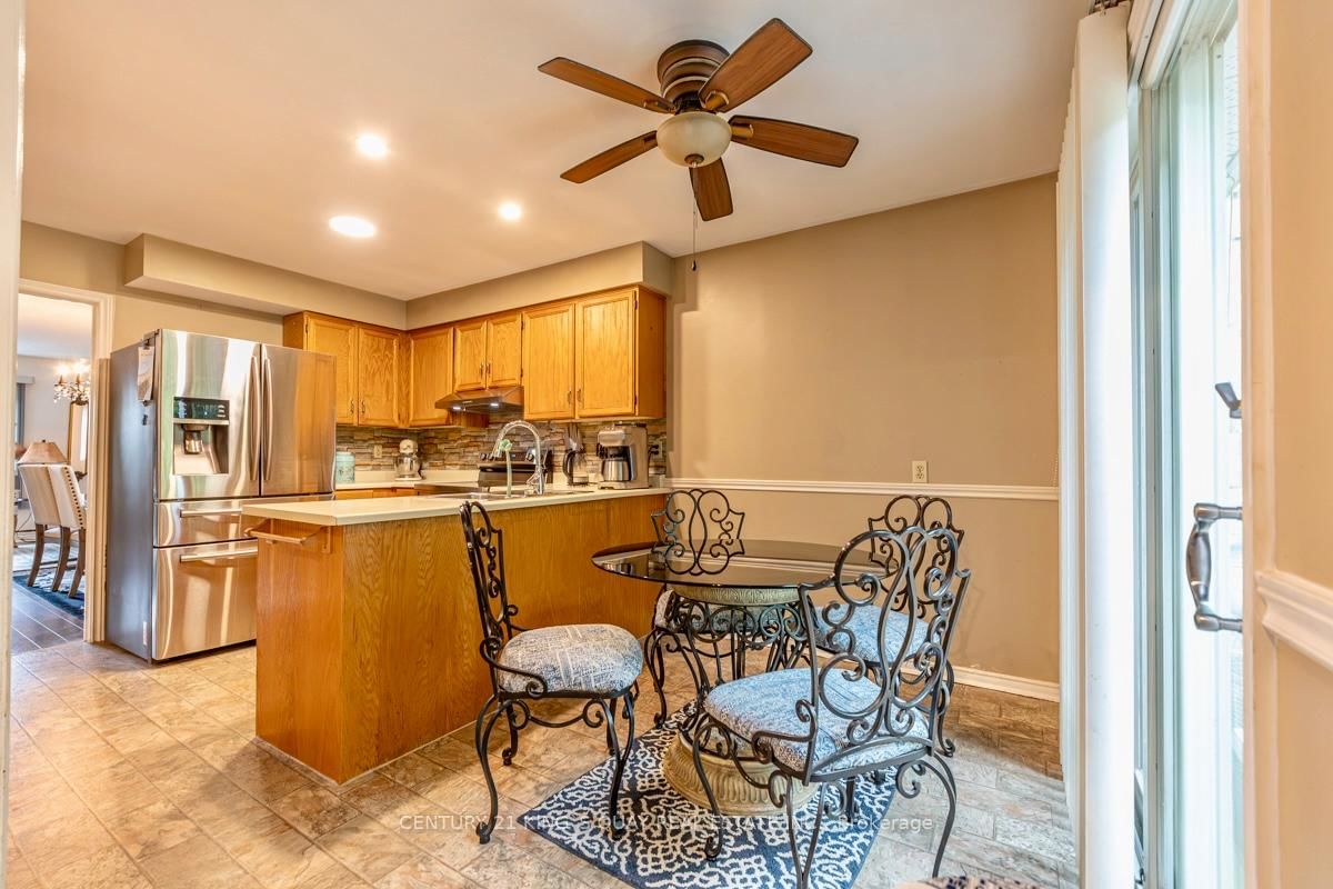 40 Stonehill Boulevard • East Gwillimbury, ON photo 15