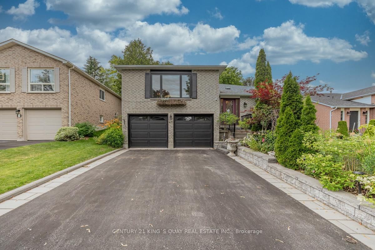 40 Stonehill Boulevard • East Gwillimbury, ON photo 2