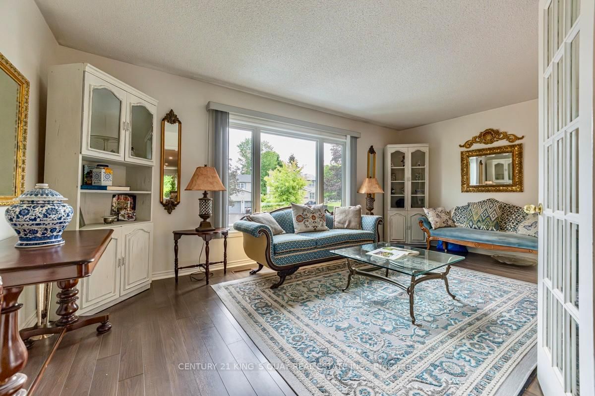 40 Stonehill Boulevard • East Gwillimbury, ON photo 4