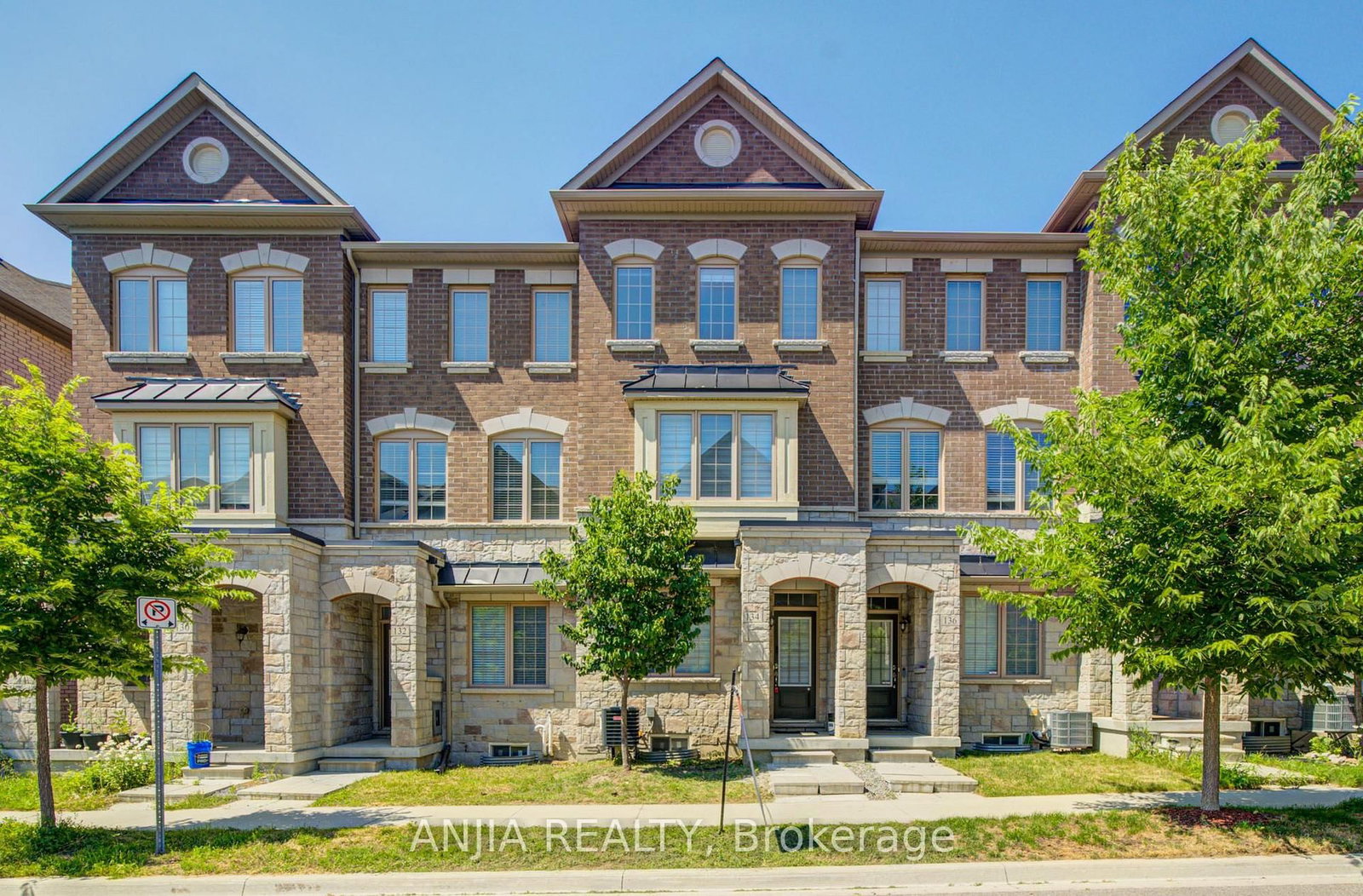 134 Frederick Wilson Avenue • Markham, ON photo 2
