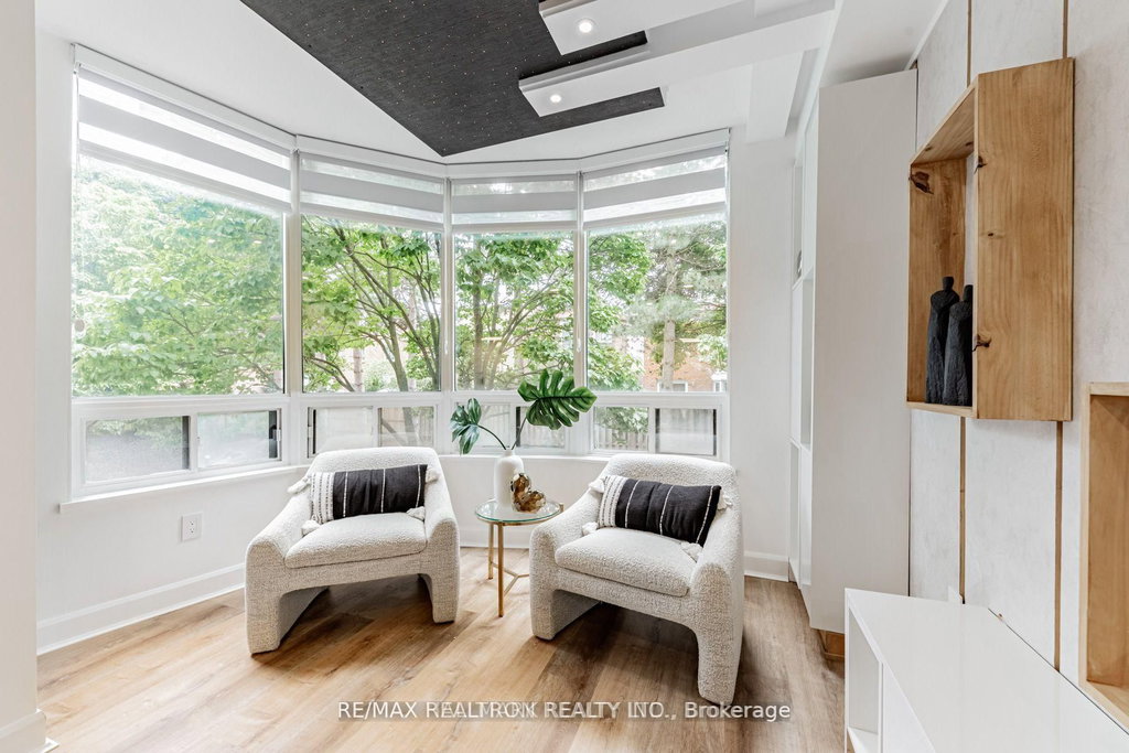 321 - 333 Clark Avenue W 5